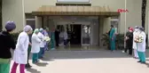 KORONAVİRÜSÜ YENEN DOKTOR ALKIŞLARLA TABURCU EDİLDİ