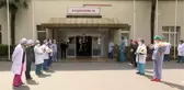 Koronavirüsü yenen sağlık çalışanlarına meslektaşlarından alkışlı teşekkür
