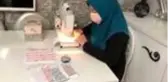 Lösemi hastası Kur'an kursu öğreticisi mahalle sakinlerine maske dikiyor