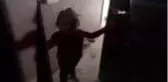 Minik Beril'in sağlık çalışanı anne ve babasını işe uğurladığı görüntüler görenleri duygulandırdı