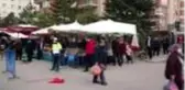 Korona korkusu semt pazarına pek uğramadı...Bazı pazarcılar bile maske kullanmadı
