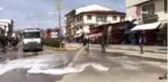 Caddeler köpüklü suyla yakalandı