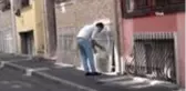 İstanbul'da vatandaşların ekmek ve gazete ayağına geldi