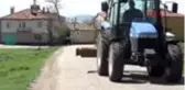 Konyalı çiftçi, tarlada çalışıyor