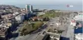 Sokağa çıkma kısıtlamasının ikinci gününde de Kadıköy Meydanı boş kaldı