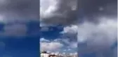 Rüzgarın etkisiyle uçan gölgelik şemsiye uzun süre havada kaldı