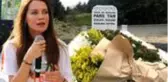 Ebru Şallı, oğlu Pars'ın mezarını ziyaret ederek çiçek ve bileklik bıraktı