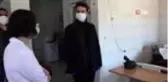 Kaymakam Açıkgöz, diyaliz hastalarını ziyaret ederek maske dağıttı