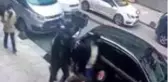 Fatih'te Kırgızistanlı kadına kapkaç yapan şüpheliler yakalandı...Kaçış anı kamerada