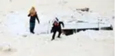 Çığ altında kalan minibüse 3 ay sonra ulaşıldı, eşyalarını aldılar