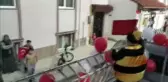 Kızlarının 23 Nisan Çocuk Bayramını kutlayamamalarını üzülen anne öyle bir şey yaptı ki