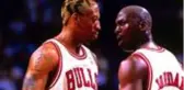 Michael Jordan, Denis Rodman ile Carmen Electra'yı yatakta bastı