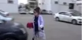 Yaşlı kadının Türk bayrağı ve muhabbet kuşu talebini belediye ekipleri yerine getirdi