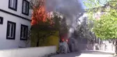 İki kardeş yanan evlerini gözyaşları içinde izledi