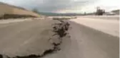Toprak kayması sonucu yol kısmen çöktü