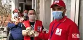 Down sendromlu genç kumbarasını Kızılay'a bağışladı