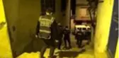 Kahvehaneye çevrilen evde 8 kişi suçüstü yakalandı