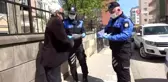 Polis ekipleri 65 yaş üstü vatandaşlar için kapı kapı geziyor