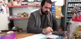 Hayırsever vatandaş bakkalın veresiye defterini satın aldı