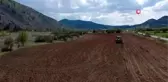 Çiftçiler korona virüse rağmen üretimi sürdürüyor
