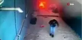 Kabloları kurtarmak için alevlerin arasına daldılar