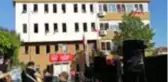 KOCAELİ Huzurevinin balkon ve pencerelerinde şarkılar söylediler