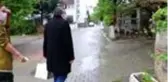 Evlerinden çıkamayan yaşlı çifte sürpriz 49'uncu evlilik yıldönümü kutlaması