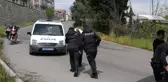 Sokağa çıkma yasağında motosikletle gezen 2 kişi, kendilerini durduran polislere saldırdı
