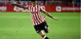 Estudiantes'in Arjantinli futbolcusu Rojo, karantinada ezeli rakip Boca Juniors'un formasıyla görüntülendi