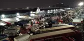 Kısıtlama kalkınca Bayrampaşa meyve sebze halinde yoğunluk yaşandı