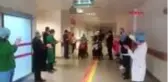 TRABZON Koronavirüsü yenen gelin-kayınvalide, alkışlarla taburcu edildi