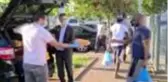 Türk gönüllüler Almanya'da sığınmacılara ramazan pidesi dağıtıyor