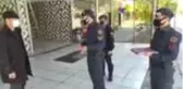 Nallıhan'da bayrağı çalınan esnafa belediye ve jandarmadan bayrak ve Kur'an hediyesi