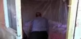15 yıldır metruk binada yaşıyor