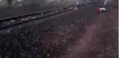 Hindistan'da tren göçmenlere çarptı: 14 ölü