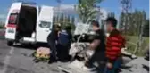 İki otomobil çarpıştı: 1'i ağır, 3 yaralı