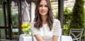 Yasemin Özilhan, evinin terasında verdiği pozları takipçileriyle paylaştı