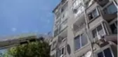 Balkonda mahsur kalan kediyi itfaiye kurtardı