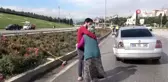 Kaza yerine gelen anne gözyaşlarına boğuldu
