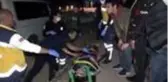 Otomobil aydınlatma direğine çarptı: 3 yaralı
