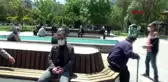 AKSARAY 65 yaş ve üstü kişiler pazarda sosyal mesafeyi unuttu