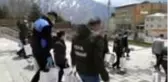 Valinin selamını alan şehit annesi gözyaşlarını tutamadı