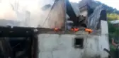 Ahşap evde çıkan yangına belediye başkanı da müdahale etti