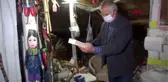 HEM İZOLE OLUYOR, HEM DE AĞAÇTAN MİNYATÜR YAPIYOR