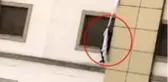 Koranavirüs şüphelisi çarşafları bağlayıp hastaneden kaçmaya çalıştı