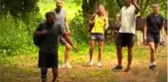 Survivor'dan elenen Ersin, adadan kırgın ayrıldığı Mert'in ailesini arayarak moral verdi