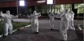 Karantinadaki vatandaşlara moral olsun diye 'Tokat sarması' oynadılar