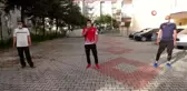 Isparta'da vatandaşlar site içerisinde spor yaptılar