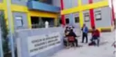 Karantinada kalanlar yurt müdürünün konseriyle moral buldu