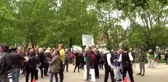 Koronavirüs önlemleri Hyde Park'ta protesto edildi